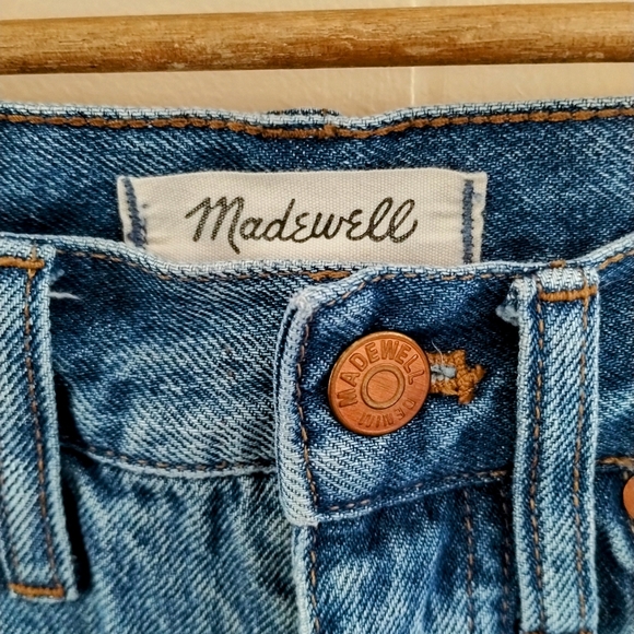 Madewell classic straight jean size 24, distressed with a raw hem - Picture 3 of 6